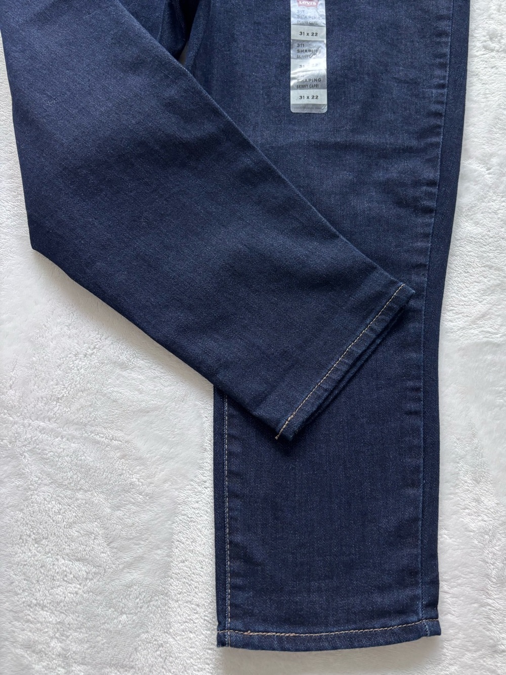 Levi's 311 Shaping Skinny Dark Wash Capri Jeans--NWT--31 - Picture 4 of 16